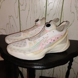 Li-Ning Sonic X Men's Athletic Shoes with Pink and Cream Accents